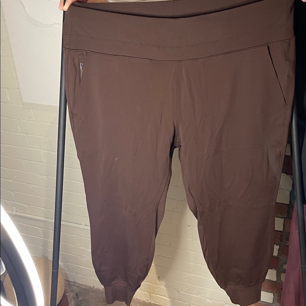 Athleta Brown Cropped Workout Pants